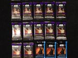 un gros plan sur une pile de figurines de Star Wars