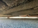 un gros plan de la face inférieure d'une voiture