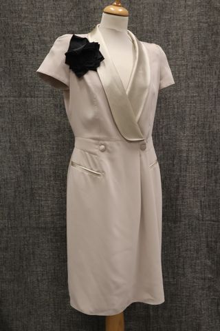Thierry MUGLER – Magnifique robe portefeuille, col en satin et or...