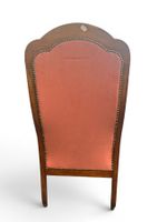Fauteuil en noyer, à dossier trilobé courbé et assise garnie… (photo 3)