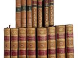 une image représentant une pile de vieux livres empilés les uns sur les autres