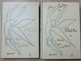 deux livres posés sur une table
