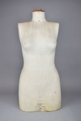 MANNEQUIN en bois recouvert de toile, marque Stockman Paris …