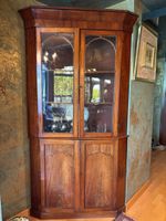 Encoignure formant vitrine en bois et bois de placage ouvran… (photo 2)
