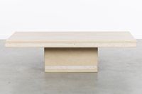 Table basse rectangulaire avec un bord décoratif, en travert… (photo 3)