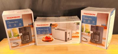 Lot de 3 articles Thomson : - 2 cafetière filtre Thomson THC…
