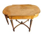 une image d'une table en bois sur fond blanc