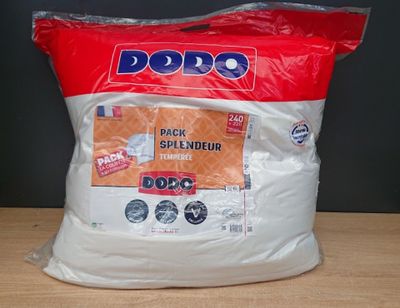 un sac de nourriture posé sur une table