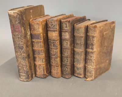 Réunion de livres comprenant : VOLTAIRE Recueil des particul…