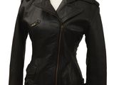 une veste en cuir noir sur un mannequin mannequin mannequin mannequin mannequin mannequin mannequin mannequin mannequin mannequin
