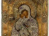 une icône de la Vierge Marie en or et en argent