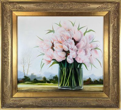 tableau représentant des fleurs roses dans un vase sur fond blanc