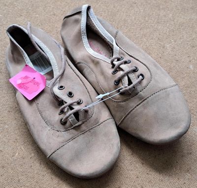 122 / Paire de chaussures - SAN MARINA - Pointure 35 /…