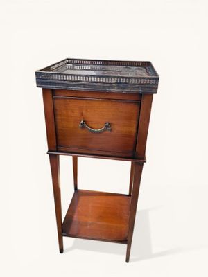 CHEVET en bois, ouvrant par un abattant, dessus de marbre no…