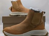 bottes en cuir marron pour homme, à semelles blanches, présentées dans une boîte