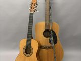 deux guitares posées l'une à côté de l'autre sur un fond blanc