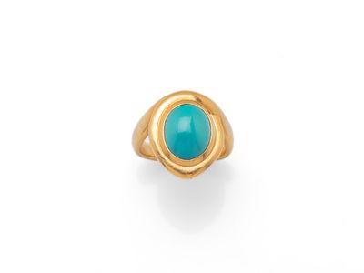 une bague en or 18 carats et turquoise