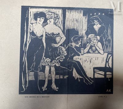 une photo d'une femme assise à une table avec deux autres femmes