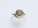 une image d'une bague en or et diamants sur fond blanc