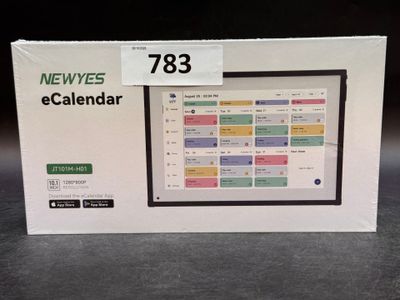 une boîte sur laquelle figure un calendrier, posée sur une table