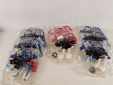 quatre paires de chaussures emballées dans du plastique