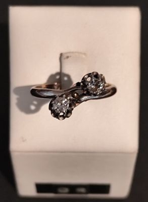 Bague toi et moi en or blanc 18K agrémentée de deux diamants…