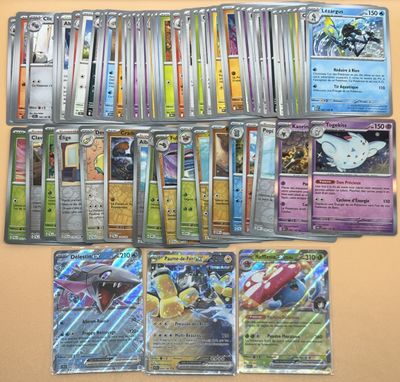 beaucoup de cartes pokemon sur la table