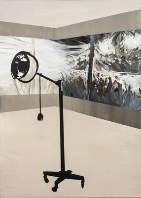 un tableau accroché au mur d'une pièce, sur lequel figure une lampe