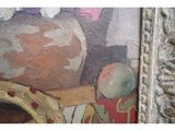 un tableau représentant un vase et une corbeille de fruits posés sur une table