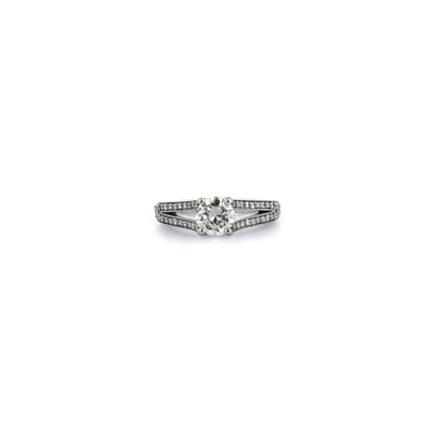 Travail contemporain Bague solitaire en or gris 750‰ et diam…