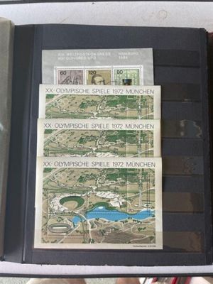 la photo d'une photo d'une carte posée sur une table