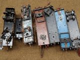a lot of old train parts sitting on the ground