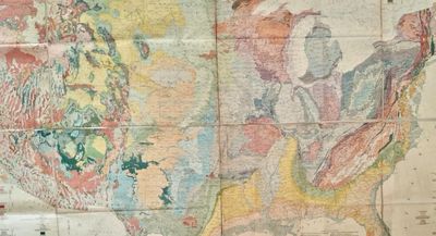 une carte des États-Unis d'Amérique accrochée au mur