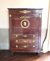 SECRETAIRE DROIT en acajou et placage d'acajou ouvrant en fa…