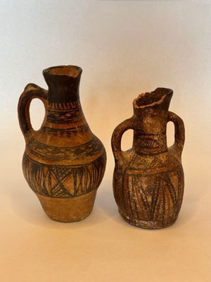 DEUX CRUCHES en poterie berbère (l'un des cols est très acci…