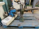 a machine that is sitting on top of a pallet