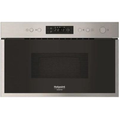 un gros plan d'un four à micro-ondes avec la porte ouverte
