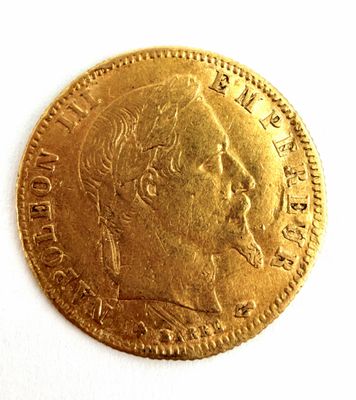 l'image d'une pièce d'or sur laquelle figure le visage d'un homme