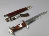 two knives that are sitting next to each other on a table