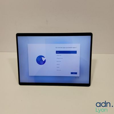 une image représentant une tablette dont l'écran affiche un diagramme circulaire