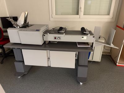 a machine that is sitting on a desk in a room