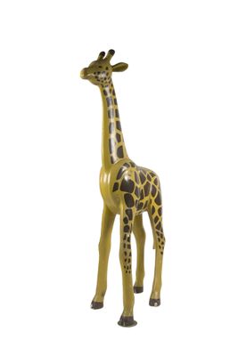 une girafe debout sur un fond blanc