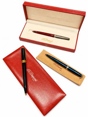 une image représentant un stylo et un étui à stylos sur fond blanc