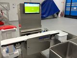 une image d'une bande transporteuse dans une usine