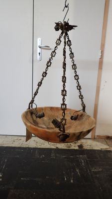 Suspension en marbre et bronze, à trois lumières, à décor de…