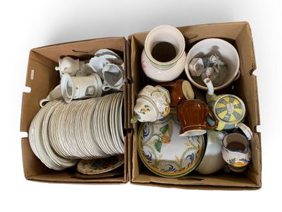 une boîte remplie d'assiettes, de bols et de tasses