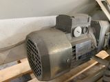 a machine that is sitting on a wooden pallet