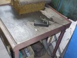 a machine that is sitting on a table in a room