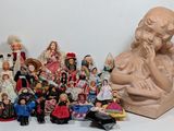 many figurines that are sitting next to each other