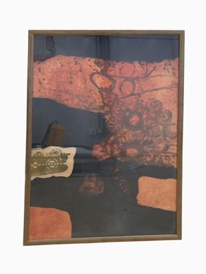 une photo d'un tableau accroché au mur